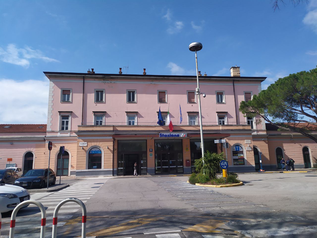 Immagine per Fermato dalla polizia in stazione ma non rivela il suo nome, denunciato a Gorizia